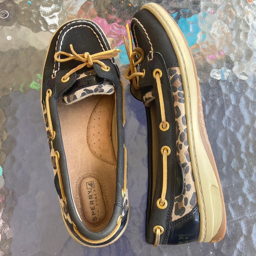 Woman’s sperrys
